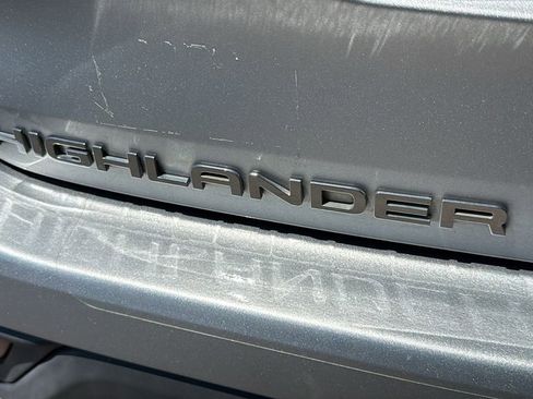 Used 2020 Toyota Highlander XLE image 18