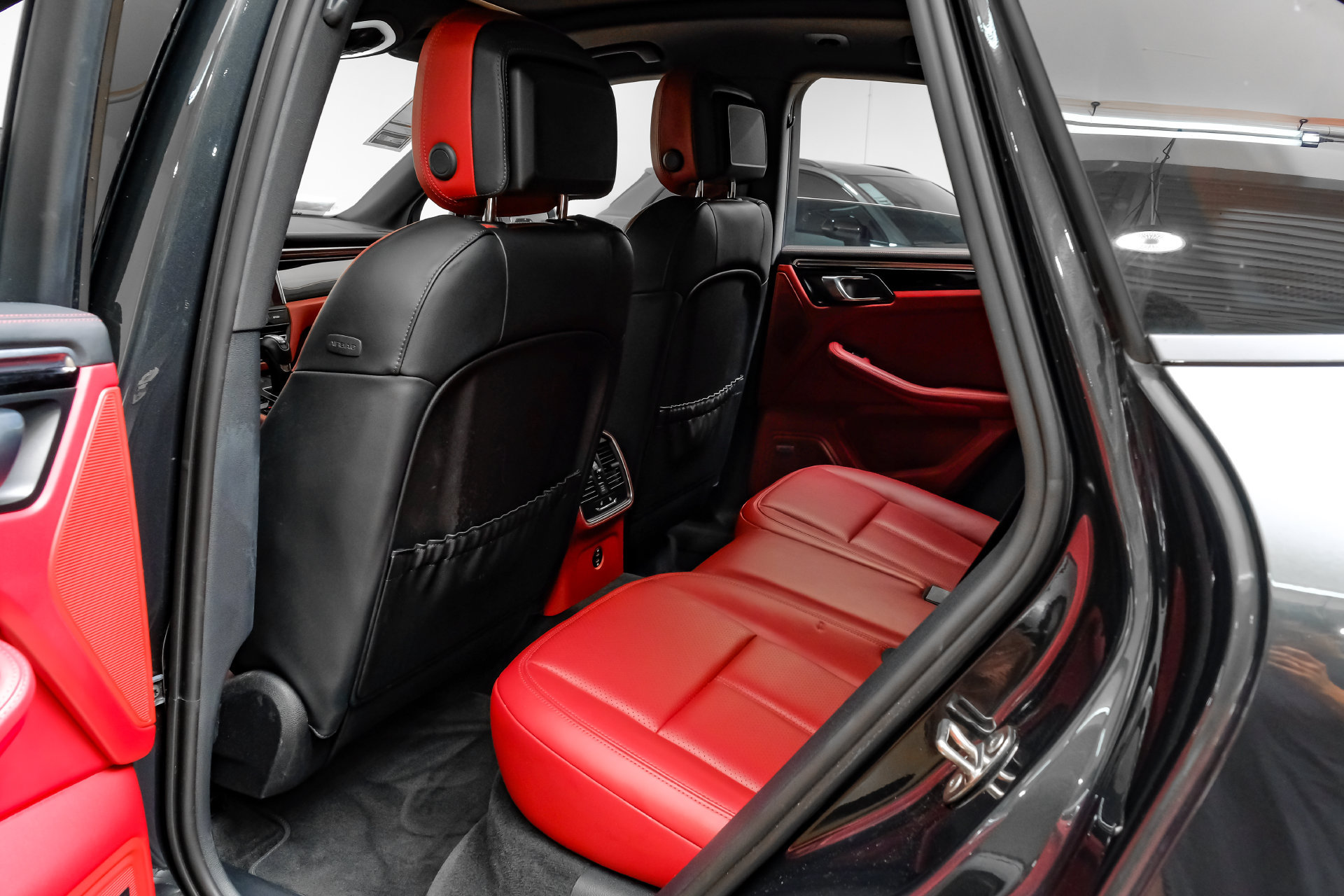 Used 2024 Porsche Macan AWD/4WD image 40
