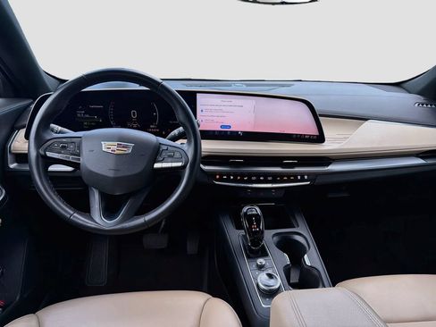 Used 2025 Cadillac XT4 Premium Luxury FWD image 24
