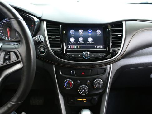 Used 2021 Chevrolet Trax LT w/ Driver Confidence Package AWD/4WD image 17