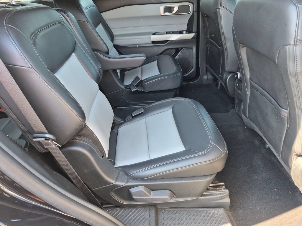 Used 2024 Ford Explorer XLT w/ Equipment Group 202A AWD/4WD image 26