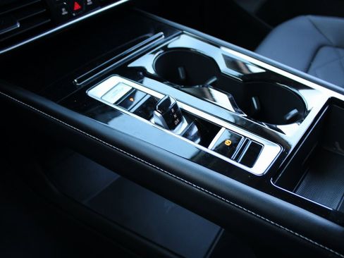 Certified 2024 Volkswagen Atlas SE image 18