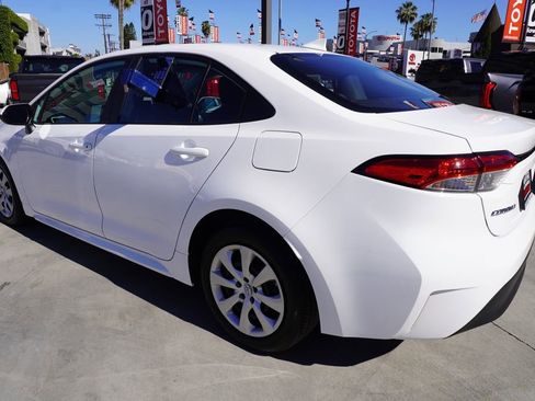 Certified 2025 Toyota Corolla LE image 5