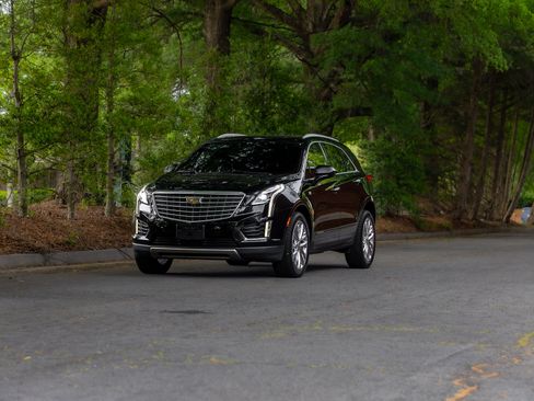 Used 2018 Cadillac XT5 Platinum AWD/4WD image 43