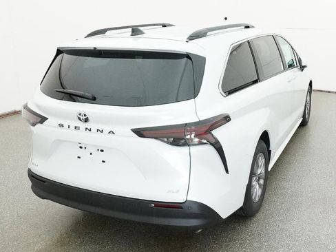 New 2026 Toyota Sienna XLE FWD image 2