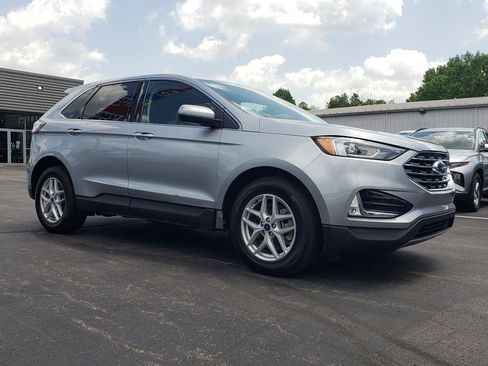 Used 2022 Ford Edge SEL w/ Convenience Package AWD/4WD image 3