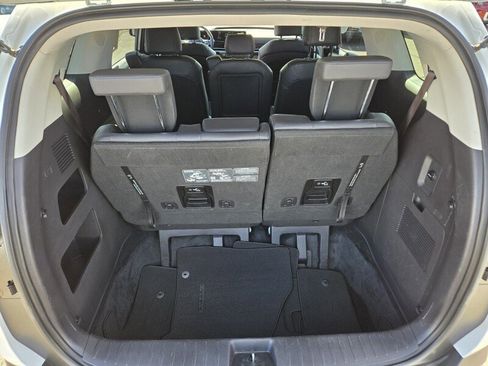 Certified 2025 Kia Carnival LXS FWD image 14