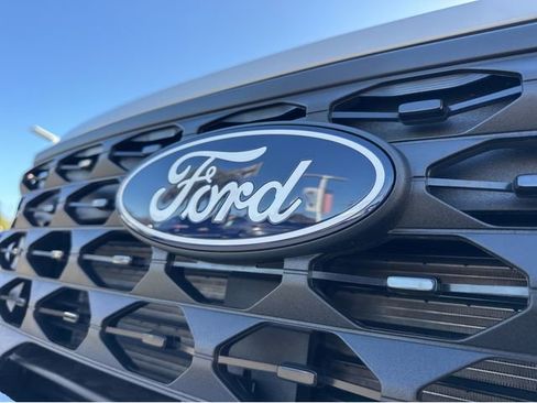 New 2026 Ford Maverick XL image 18