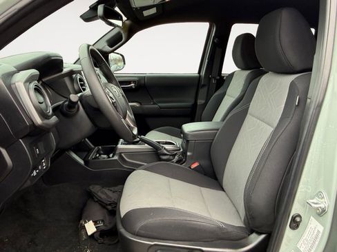 Used 2023 Toyota Tacoma TRD Sport w/ Technology Package image 9