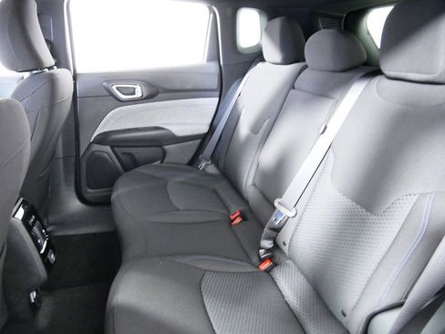 Used 2024 Jeep Compass Sport image 27