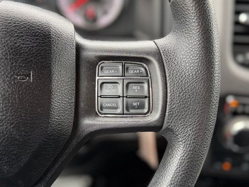 Used 2019 RAM 1500 Express AWD/4WD image 9