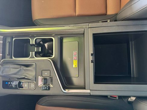Used 2024 Lexus GX 550 w/ Accessory Package (Z1) AWD/4WD image 15