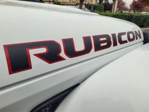 Used 2023 Jeep Gladiator Rubicon w/ Cold Weather Group image 32