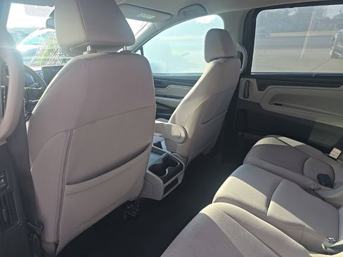 Used 2018 Honda Odyssey EX image 8