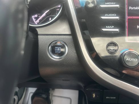 Used 2018 Toyota Camry XLE w/ Driver Assist Package FWD image 26