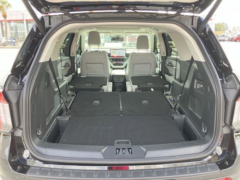 Used 2025 Ford Explorer Platinum w/ Ultimate Package image 31