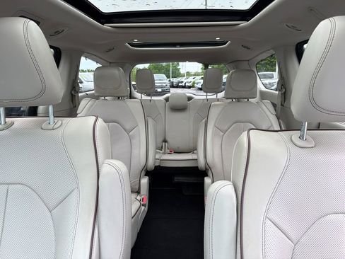 Used 2020 Chrysler Pacifica Limited FWD image 39
