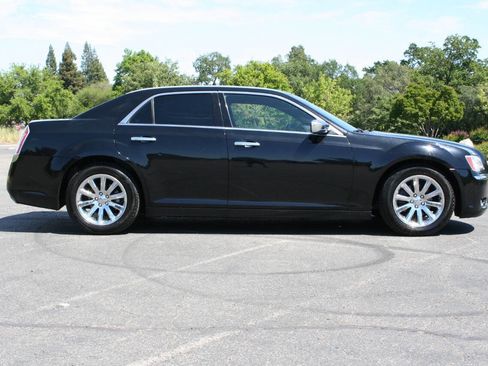 Used 2012 Chrysler 300 Limited image 4