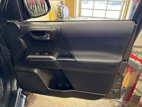 Used 2023 Toyota Tacoma TRD Sport image 14