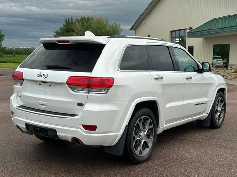 Used 2019 Jeep Grand Cherokee Overland AWD/4WD image 6