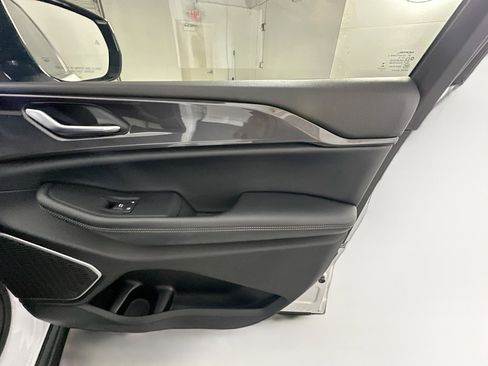 Used 2022 Jeep Grand Cherokee L Laredo image 33