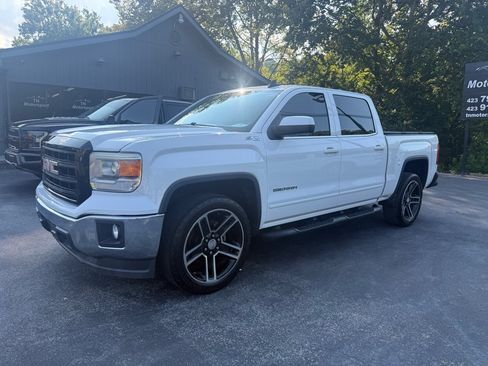 Used 2015 GMC Sierra 1500 SLE w/ Carbon-22 Edition AWD/4WD image 4