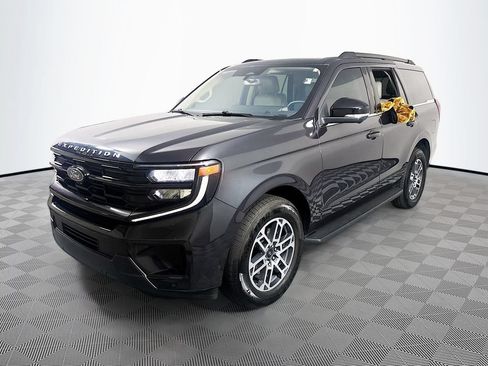 Used 2025 Ford Expedition Active RWD image 3