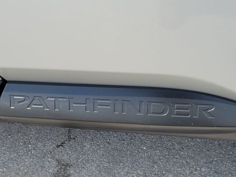 Used 2024 Nissan Pathfinder SL w/ Black Appearance Package FWD image 30
