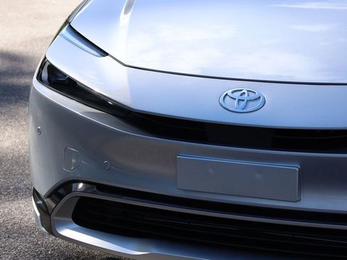 New 2026 Toyota Prius Plug-In Hybrid FWD image 13