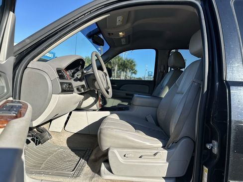 Used 2007 Chevrolet Avalanche LT w/ LT Preferred Equipment Group image 2