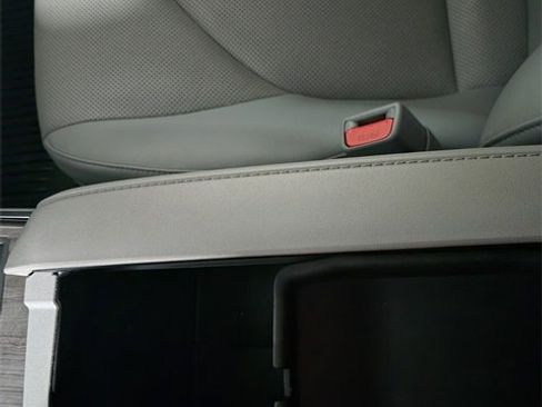 Used 2023 Toyota Highlander Platinum image 30