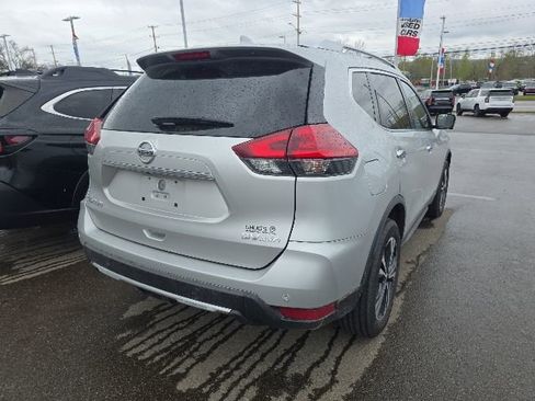 Used 2019 Nissan Rogue SV w/ Premium Package AWD/4WD image 4
