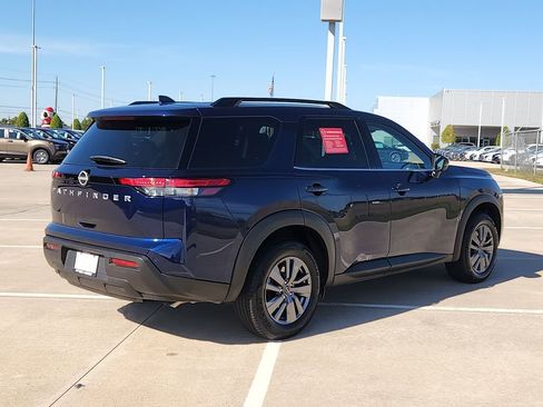 Certified 2025 Nissan Pathfinder SV image 5