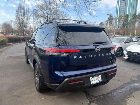 Certified 2022 Nissan Pathfinder SV w/ SV Premium Package image 5