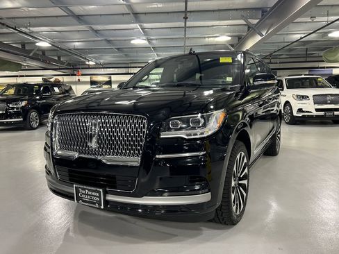 Certified 2023 Lincoln Navigator Reserve AWD/4WD image 5