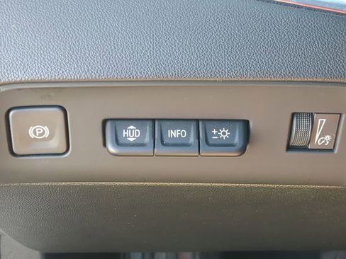 Used 2024 Buick Enclave Premium image 18