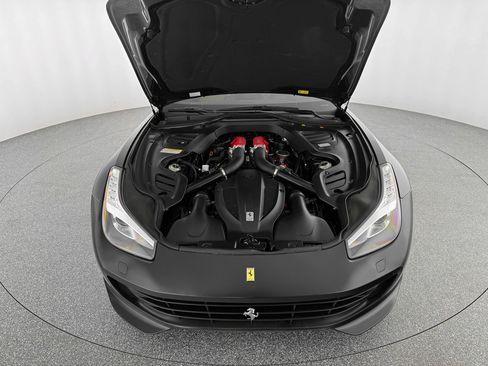 Used 2018 Ferrari GTC4Lusso T image 38