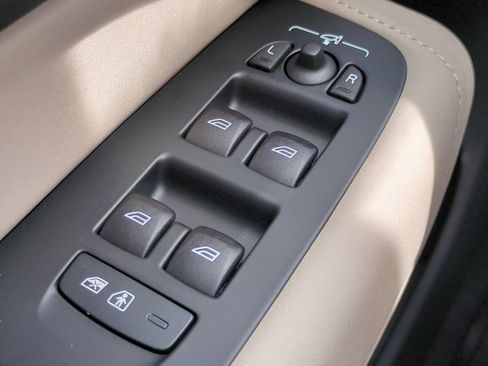 New 2026 Volvo XC60 B5 Core AWD/4WD image 21
