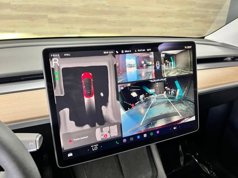 Used 2025 Tesla Model Y Long Range AWD/4WD image 18