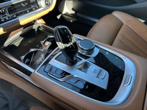 Used 2020 BMW 750i xDrive w/ M Sport Package image 26