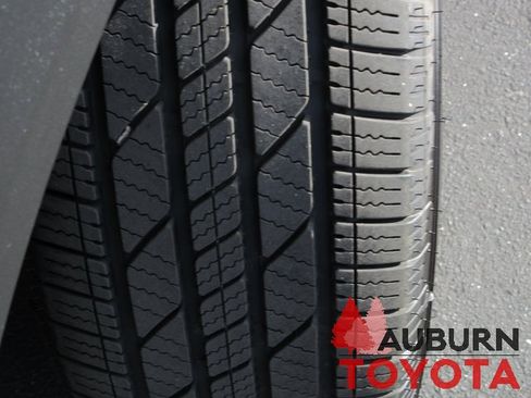 Used 2022 Ford Explorer XLT image 5