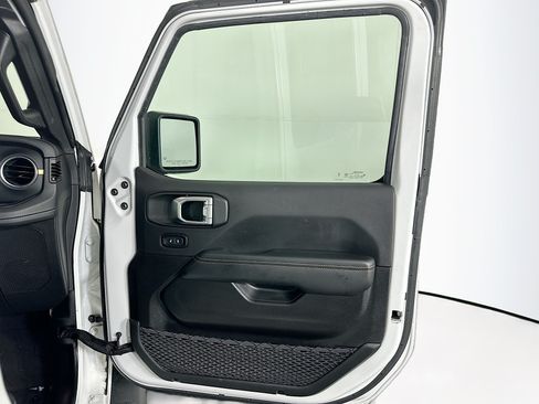 Used 2024 Jeep Wrangler Unlimited Sahara AWD/4WD image 31