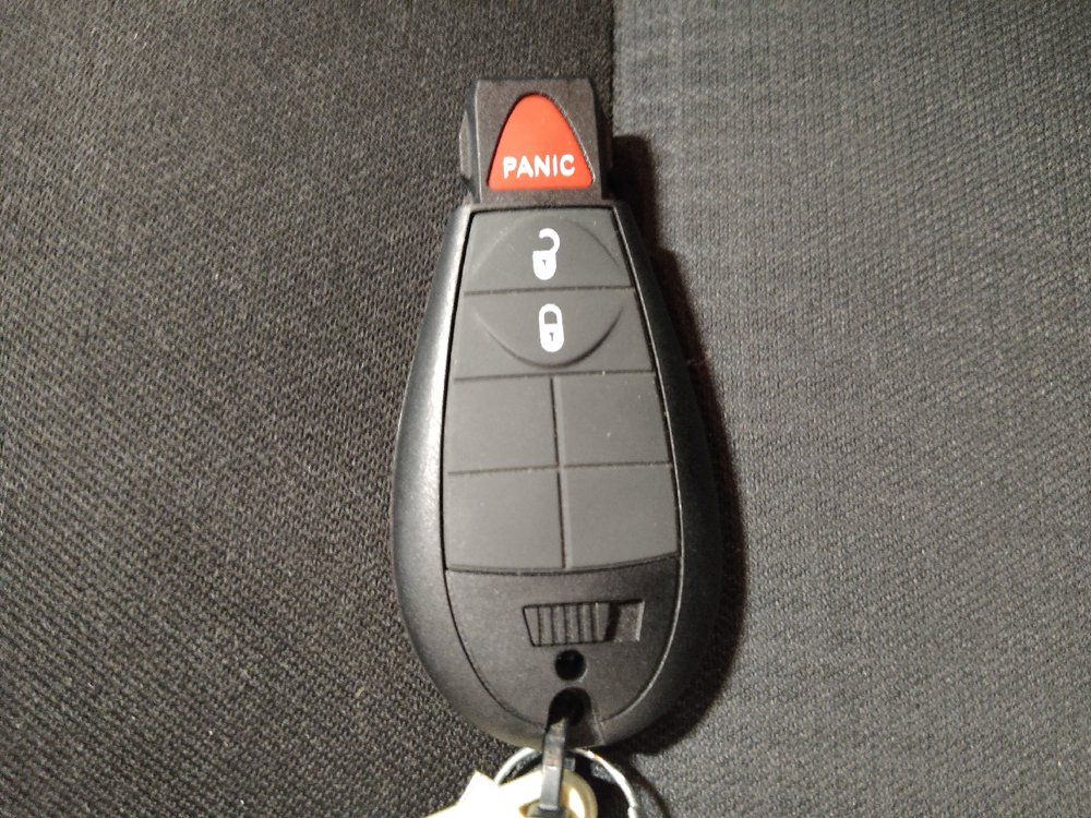 Used 2016 Jeep Cherokee Latitude FWD image 32