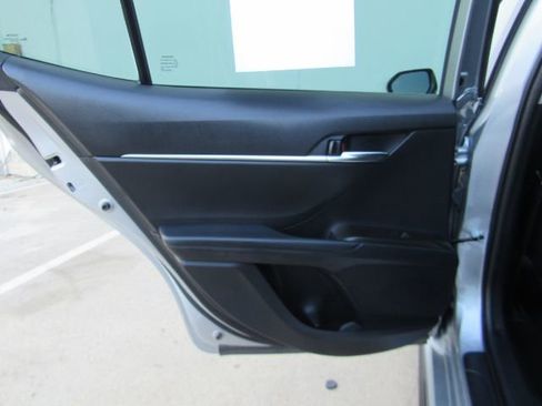 Used 2023 Toyota Camry SE image 18