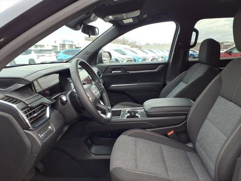 Used 2025 GMC Acadia Elevation image 12