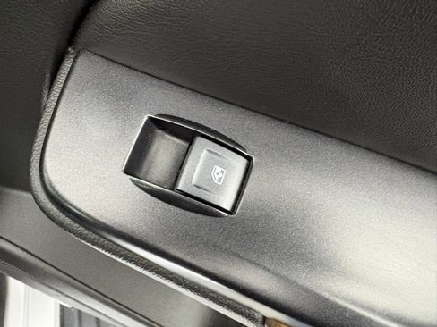 Used 2018 GMC Yukon Denali image 41