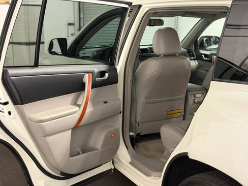 Used 2010 Toyota Highlander Limited image 17