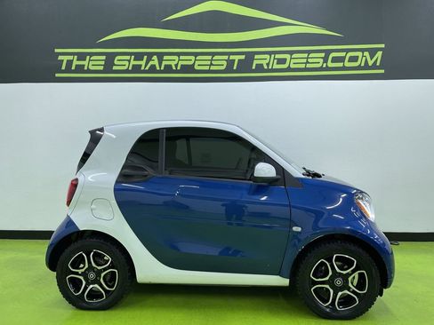 Used 2016 smart fortwo passion image 10