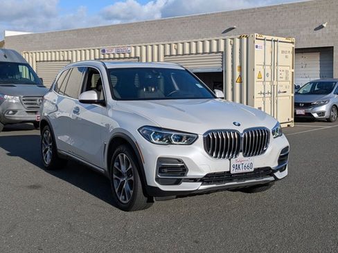 Used 2022 BMW X5 xDrive40i w/ Executive Package image 3