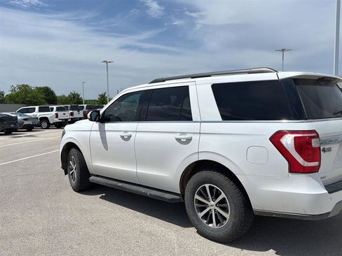 Used 2020 Ford Expedition XLT RWD image 5